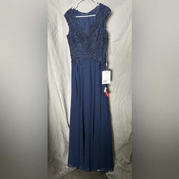 Mac Duggal 20264 NWT APPLIQUED CAP SLEEVE BODICE FLOWY GOWN - Picture 5 of 13